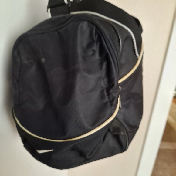 NIKE SMALL DUFFEL Gym Bag 17”x10”x9” Nice Bag For Any Sport & Back to School - Picture 5 of 5